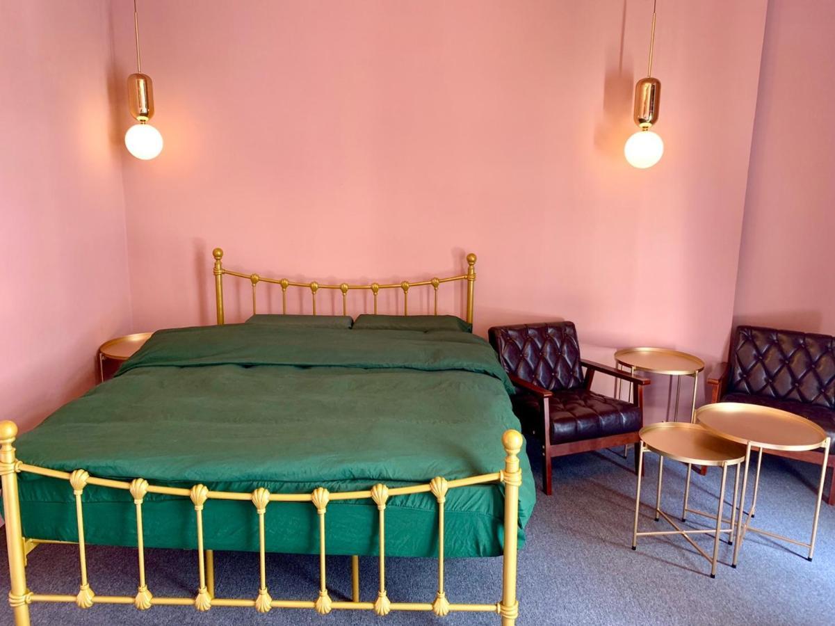 Loft Wo Design Inn Tainan Bagian luar foto