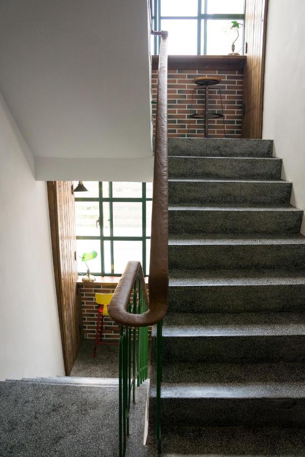 Loft Wo Design Inn Tainan Bagian luar foto