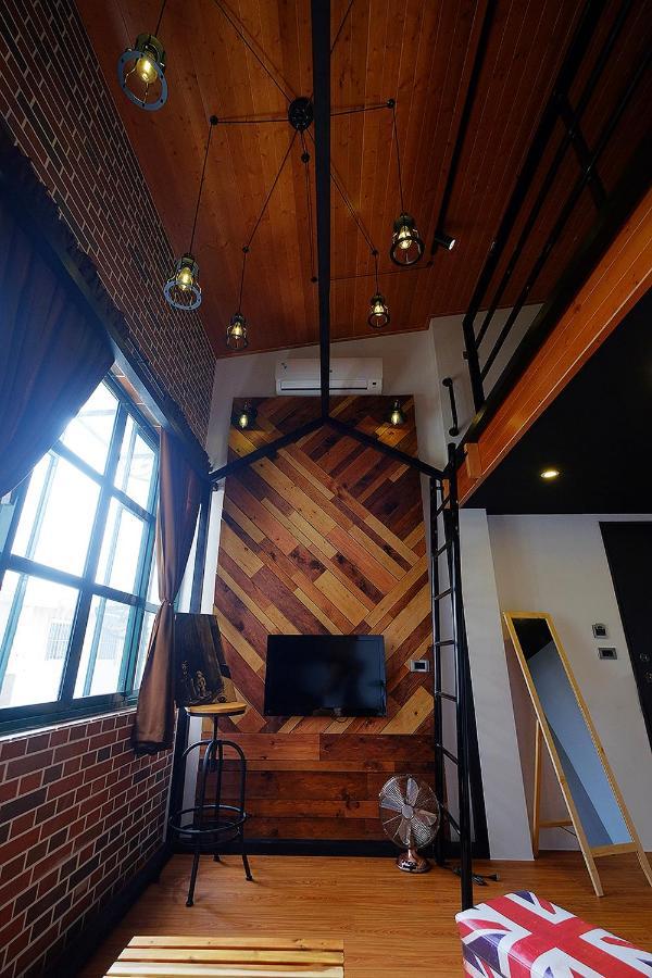 Loft Wo Design Inn Tainan Bagian luar foto