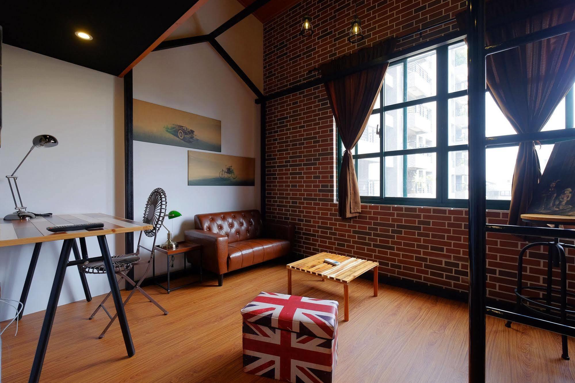 Loft Wo Design Inn Tainan Bagian luar foto