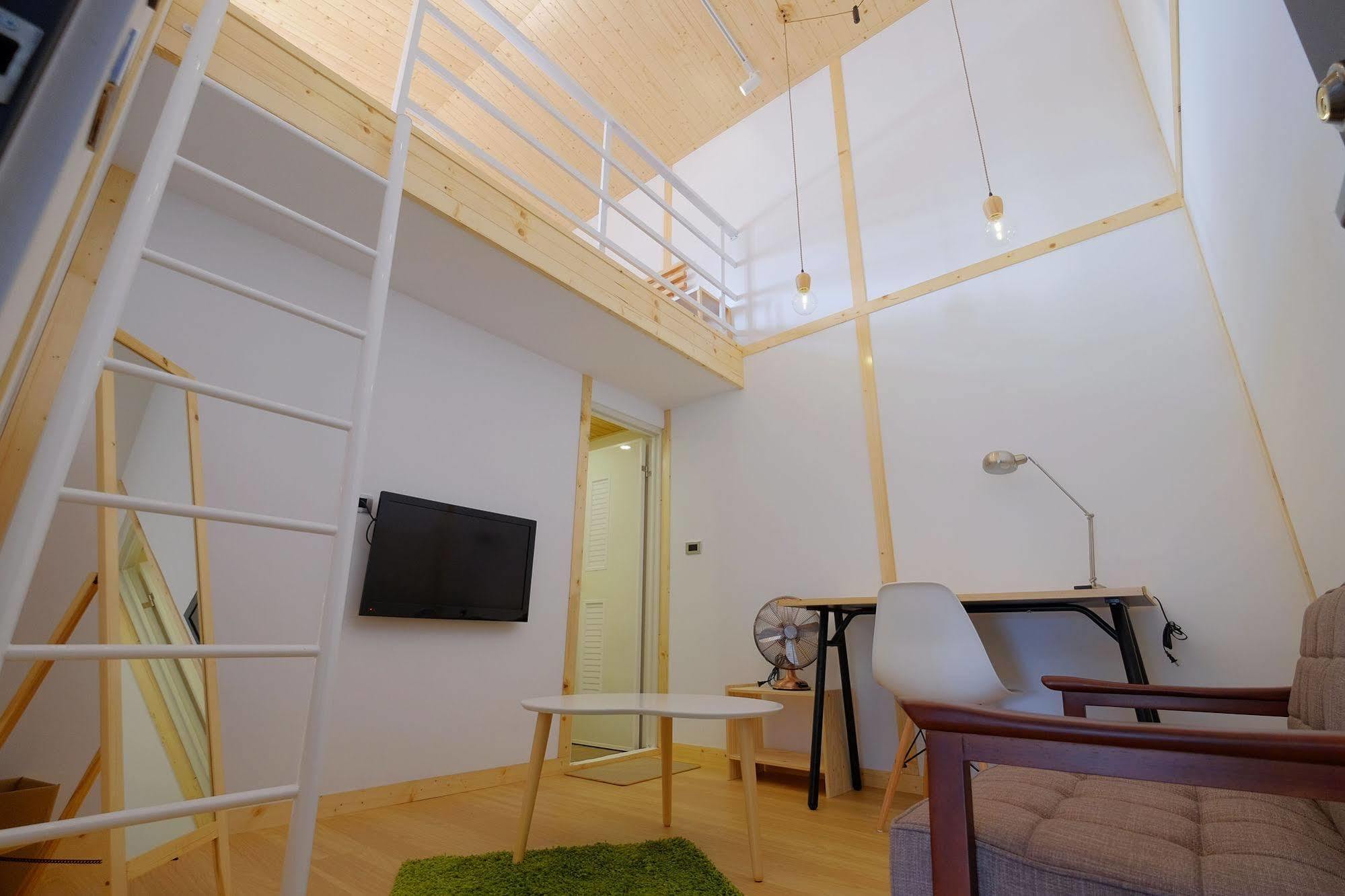 Loft Wo Design Inn Tainan Bagian luar foto