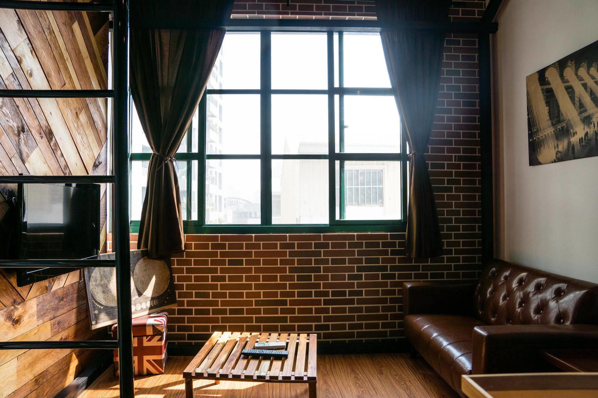 Loft Wo Design Inn Tainan Bagian luar foto