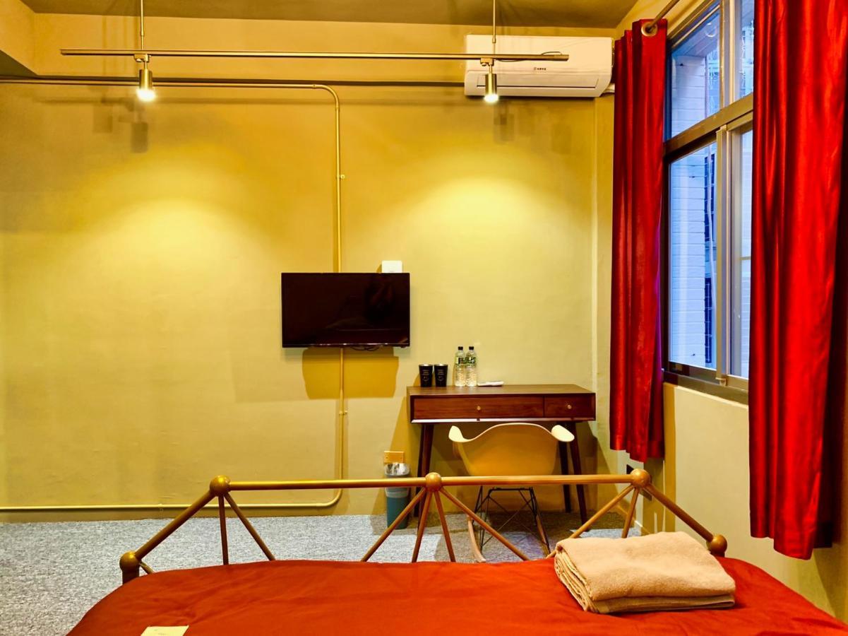 Loft Wo Design Inn Tainan Bagian luar foto